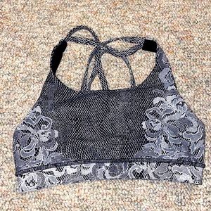 Lululemon energy bra size 6 black and white
